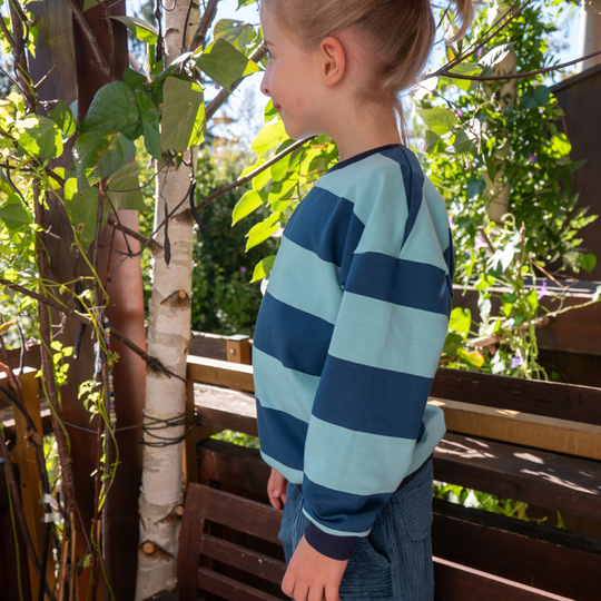Sweater mit Streifen, rosa/orange, blau gestreift, Trendfarbe, bequeme Kindermode, Kinderbekleidung Jungs und Mädchen, unsex, Tuchwerk, Innsbruck, hergestellt in Österreich