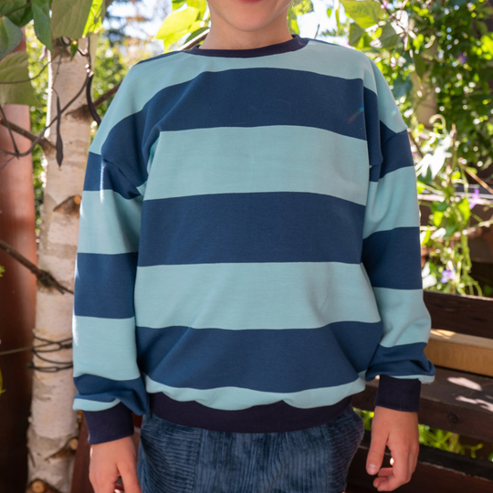 Sweater mit Streifen, rosa/orange, blau gestreift, Trendfarbe, bequeme Kindermode, Kinderbekleidung Jungs und Mädchen, unsex, Tuchwerk, Innsbruck, hergestellt in Österreich