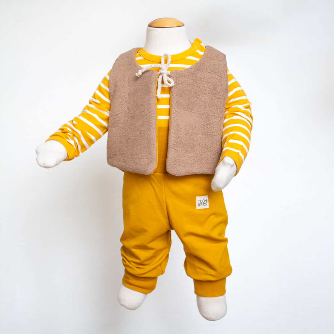 Kuschelige Babyweste aus Sherpa