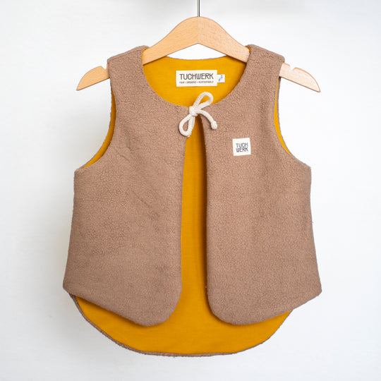 Kuschelige Babyweste aus Sherpa